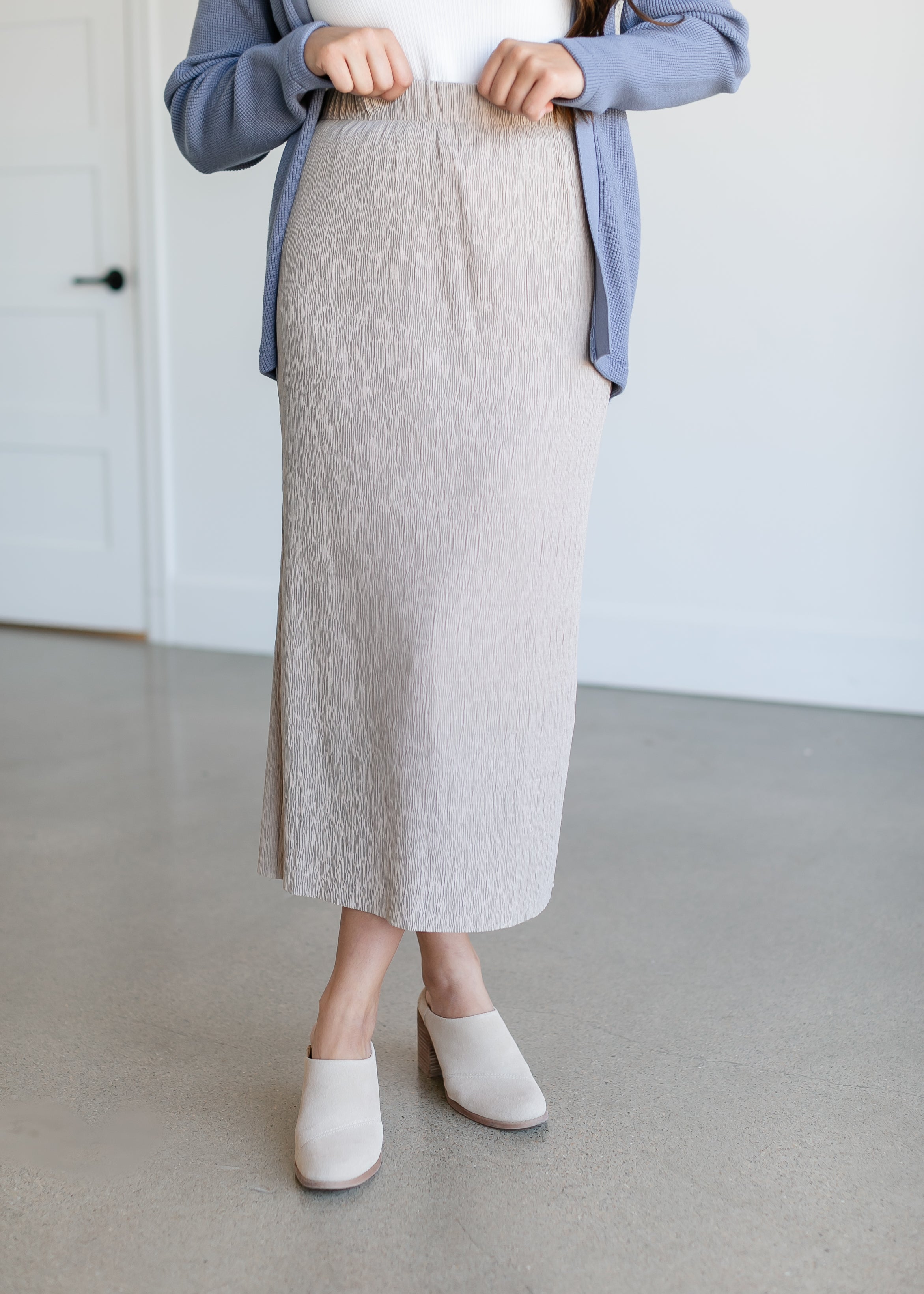 Novi Crinkle Pull On Midi Skirt